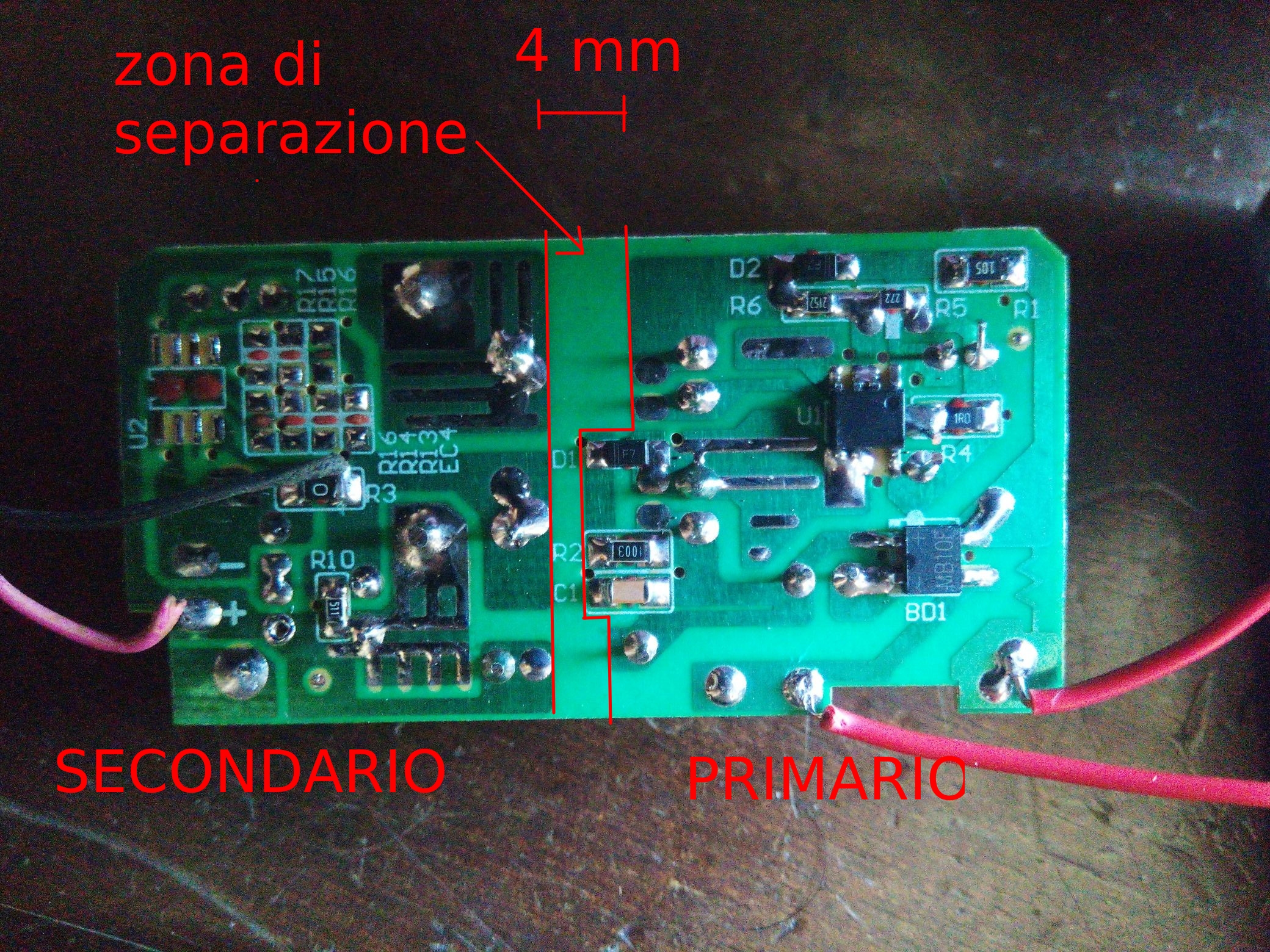 Interno dell'alimentatore, retro